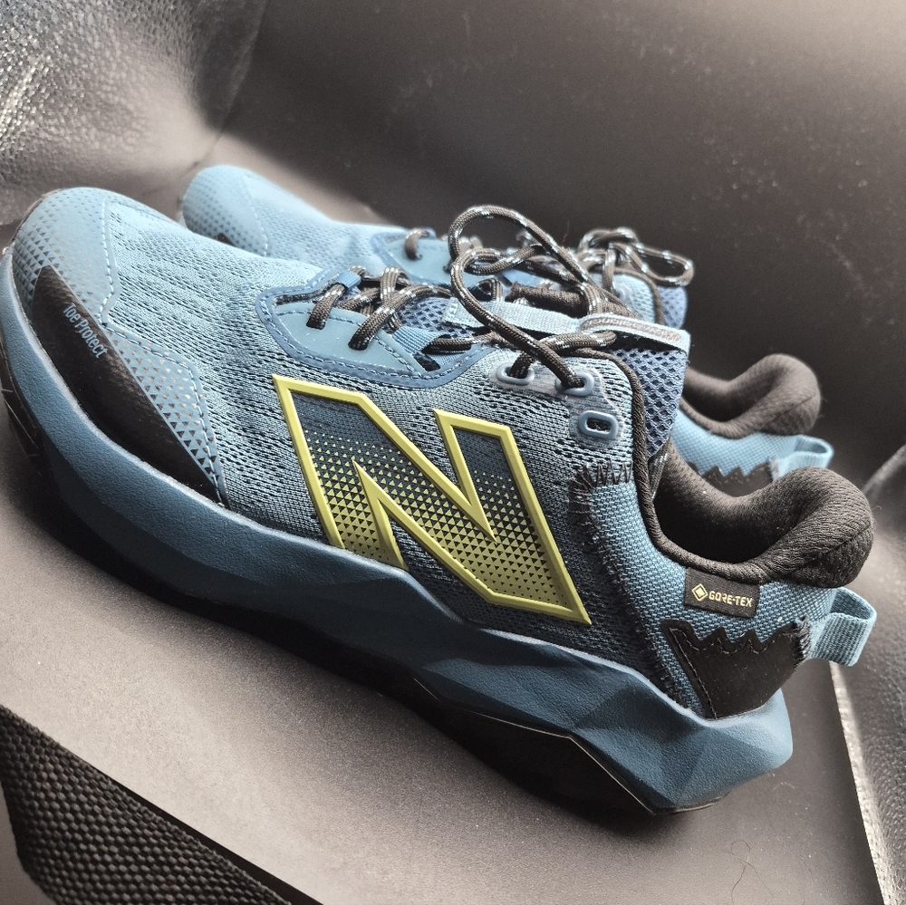 New Balance Blue Trail Running Shoes with Yellow Logo - Picture 5 of 10
